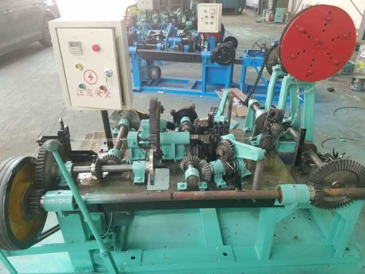 what is the difference in 3types barbed wire machine